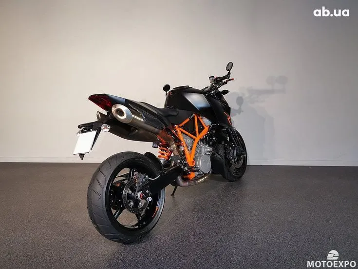 KTM 990 Image 8